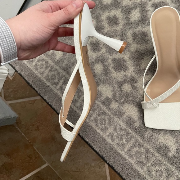 Size 10 White Heeled Sandals NEW - Picture 3 of 4